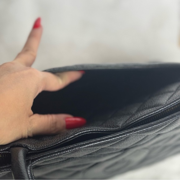 CHANEL CC Black Medallion Caviar Leather Tote - Picture 15 of 17